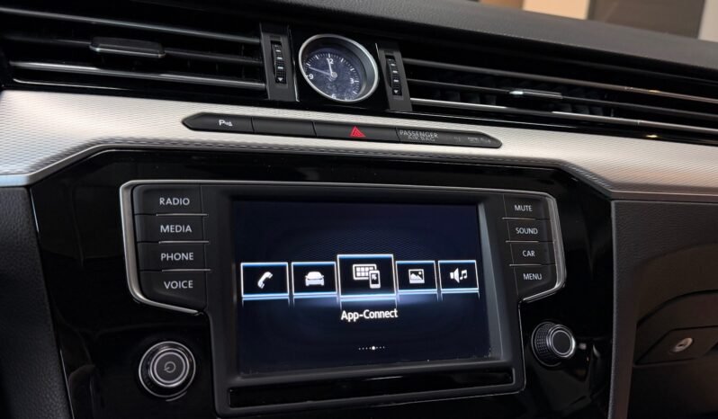 
								Volkswagen Passat GTE Highline full									