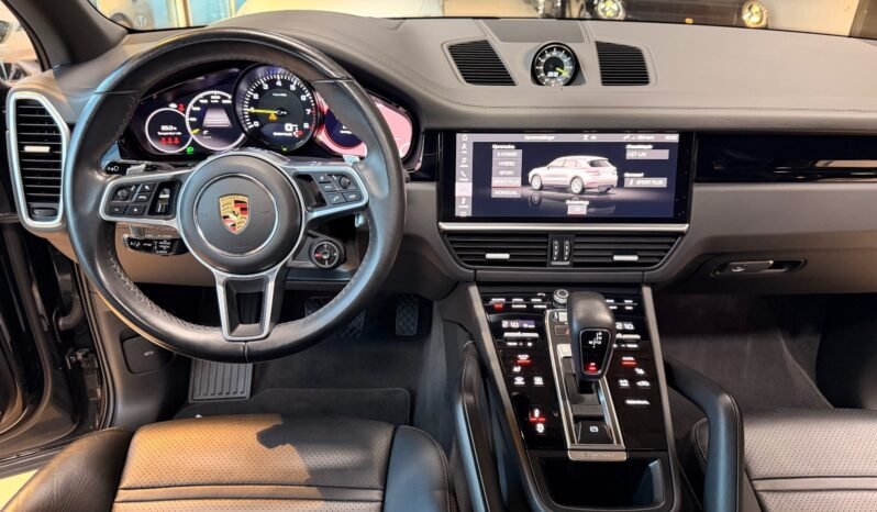 
								Porsche Cayenne E-Hybrid Sport Design full									