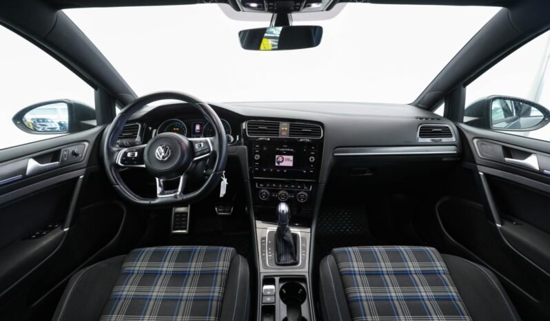 
								Volkswagen Golf VII GTE Facelift full									