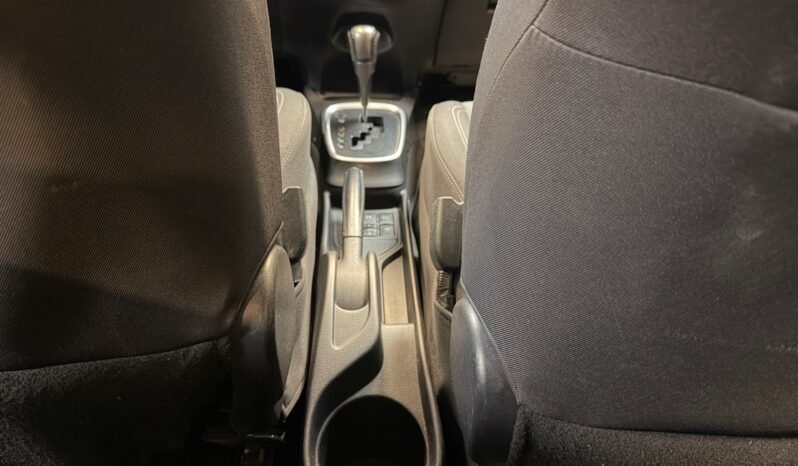 
								Toyota Yaris Hybrid full									