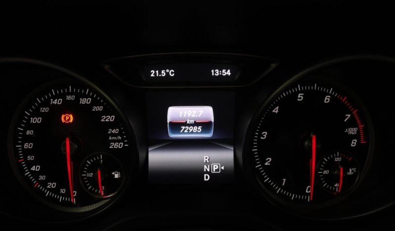 
								Mercedes-Benz CLA 180 AMG Line full									