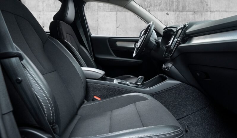
								Volvo XC40 T5 Twin Engine Momentum full									