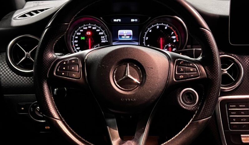 
								Mercedes-Benz A 180 full									