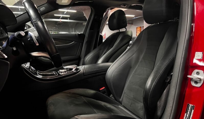 
								Mercedes-Benz E 300 de 4MATIC 2x AMG full									