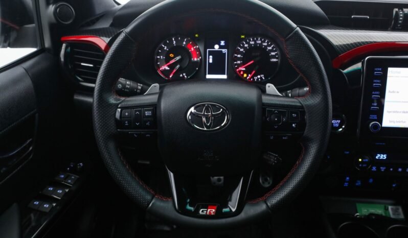 
								Toyota HiLux 2.8 D-4D 204 ch D-Cab 4WD GR Sport full									