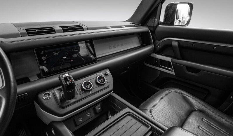 
								Land Rover Defender 110 D240 – Première Édition full									