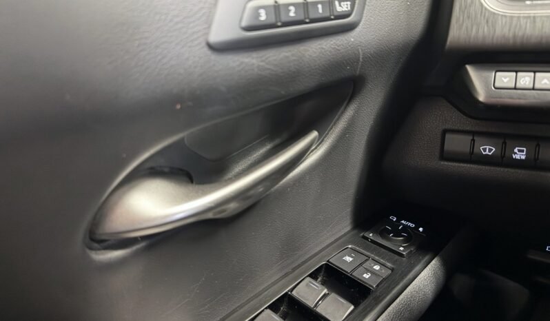 
								Lexus UX 250h AWD Luxury full									