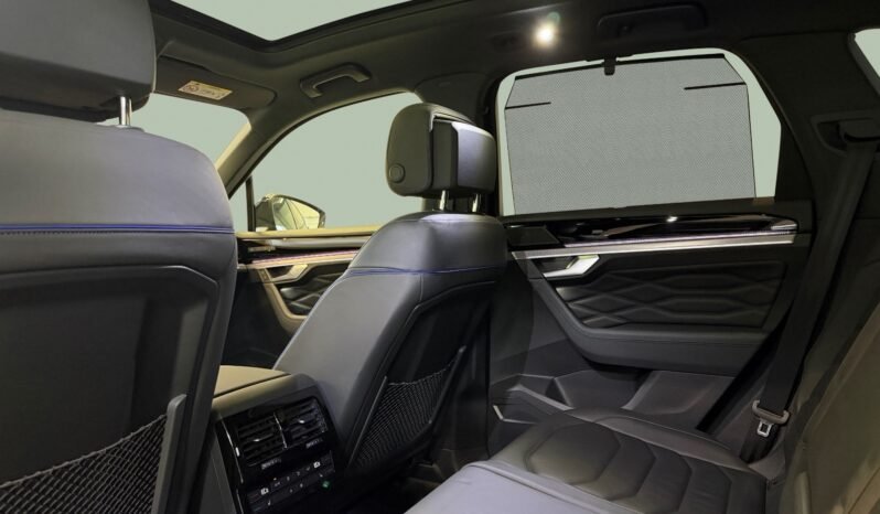 
								Volkswagen Touareg R eHYBRID V6 4MOTION full									