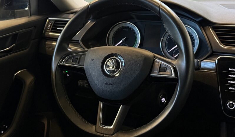 
								Škoda Superb iV Plug-in Hybrid Style full									