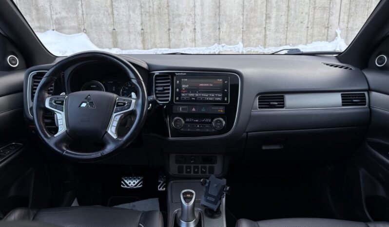 
								Mitsubishi Outlander PHEV S-Edition full									