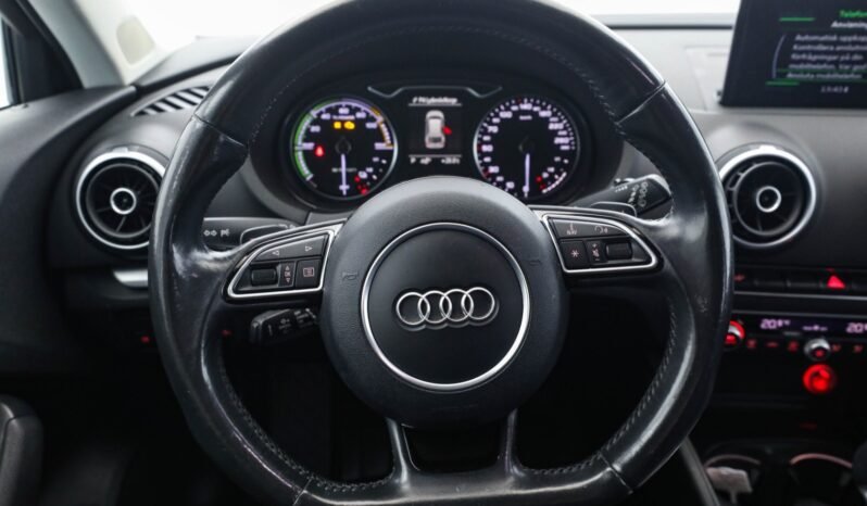 
								Audi A3 Sportback e-tron full									
