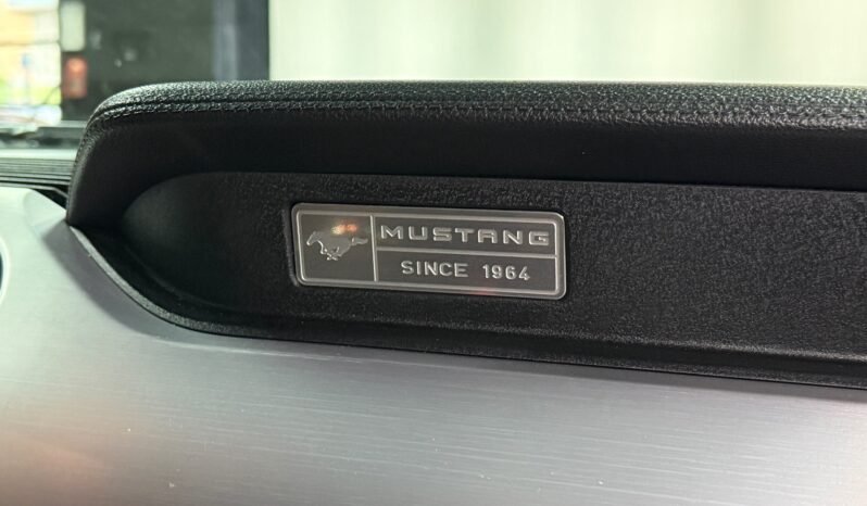 
								Ford Mustang GT Coupé 5.0 V8 full									