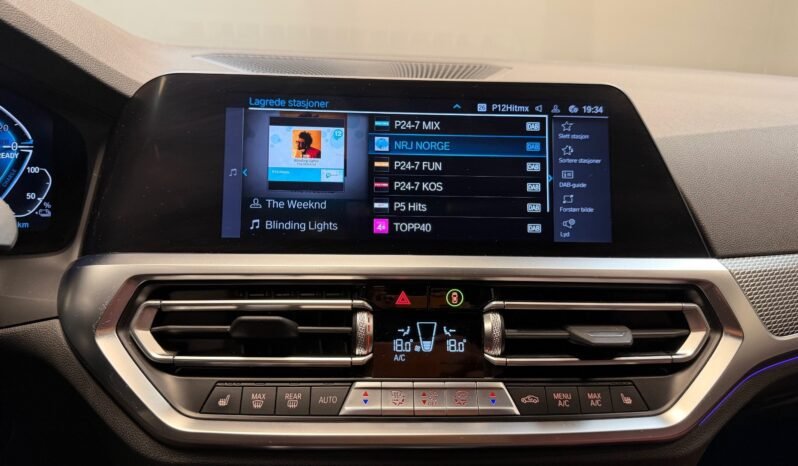 
								BMW 330e xDrive M-Sport full									
