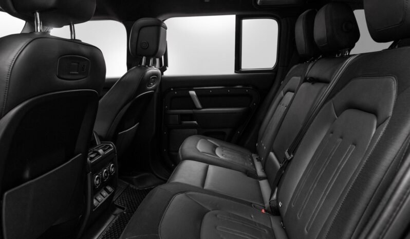 
								Land Rover Defender 110 HSE P400e full									