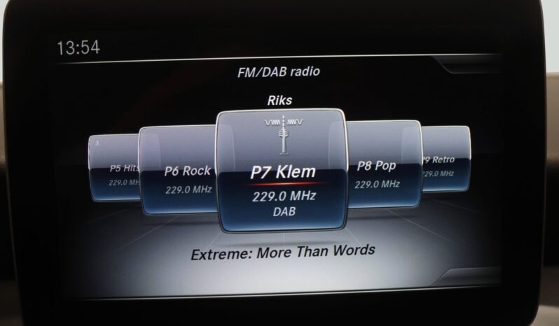 
								Mercedes-Benz CLA 180 AMG Line full									