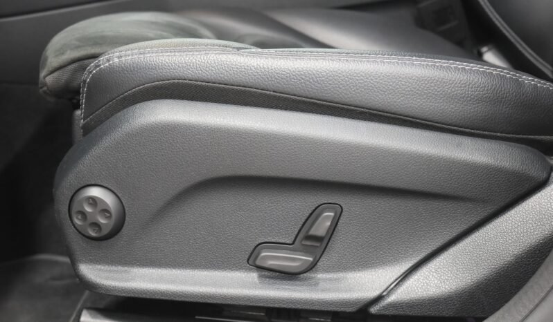 
								Mercedes-Benz GLC 300 e AMG full									