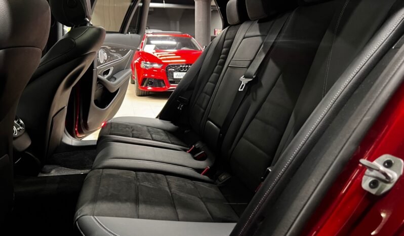
								Mercedes-Benz E 300 de 4MATIC 2x AMG full									