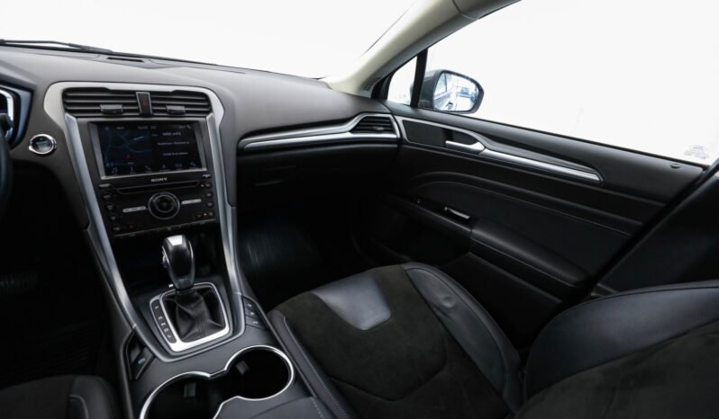 
								Ford Mondeo Hybrid full									