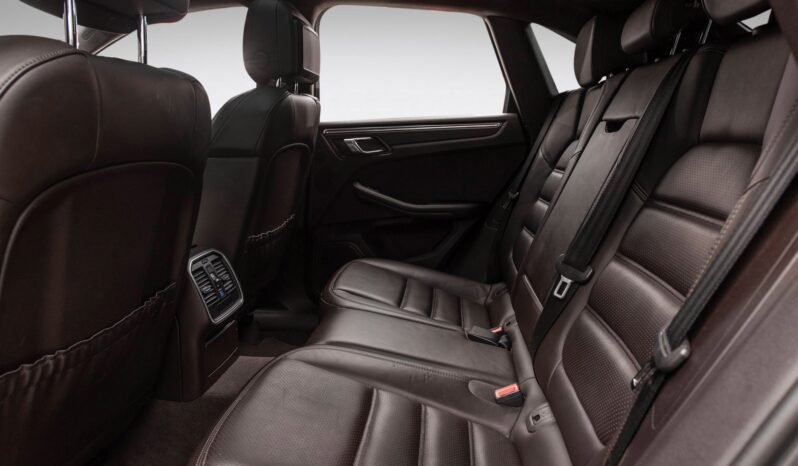 
								Porsche Macan Turbo 3.6 V6 400 ch full									
