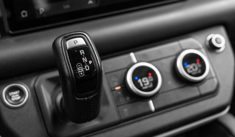 
								Land Rover Defender 110 D240 – Première Édition full									