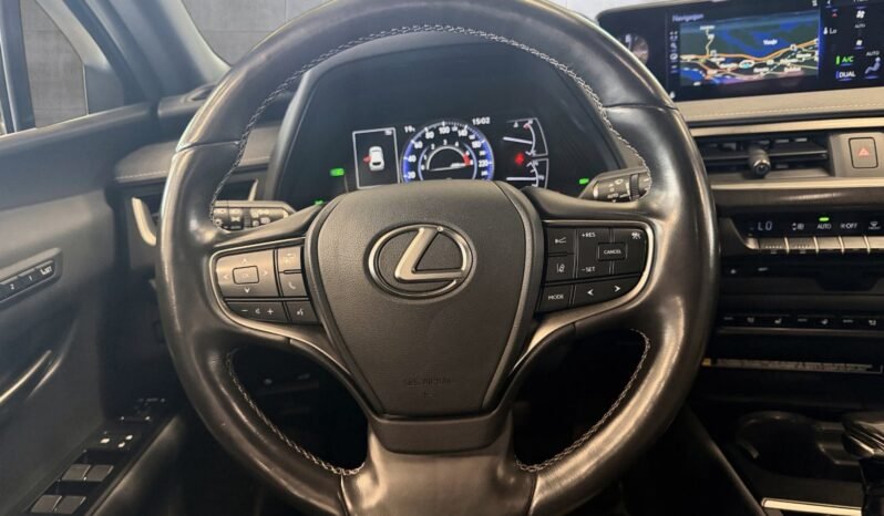 
								Lexus UX 250h AWD Luxury full									