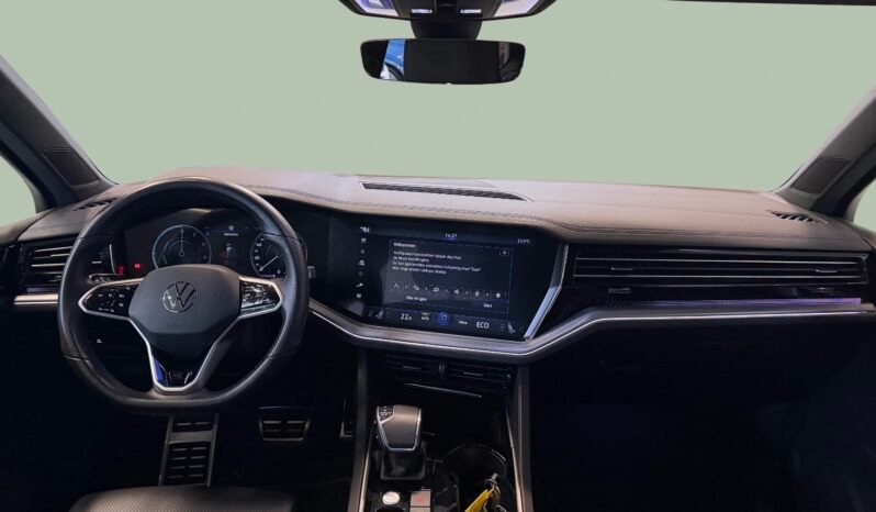 
								Volkswagen Touareg R eHYBRID V6 4MOTION full									