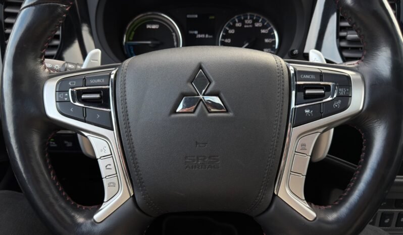 
								Mitsubishi Outlander PHEV S-Edition full									