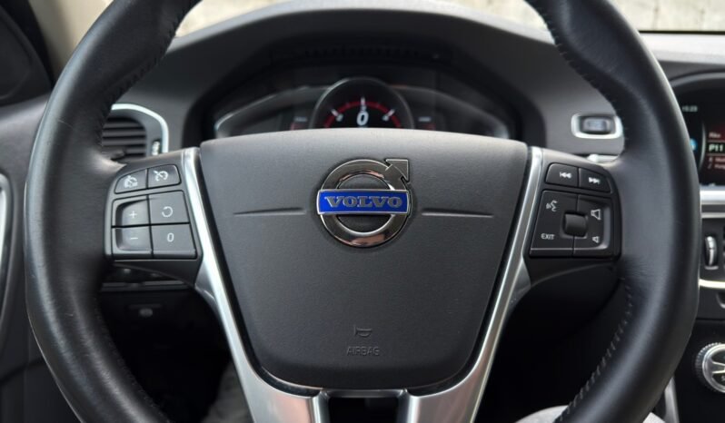 
								Volvo V60 D5 Twin Engine AWD Momentum full									