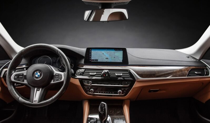 
								BMW 530d xDrive Luxury Line full									