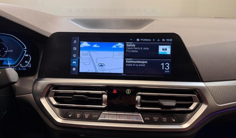 
								BMW 330e xDrive M-Sport full									