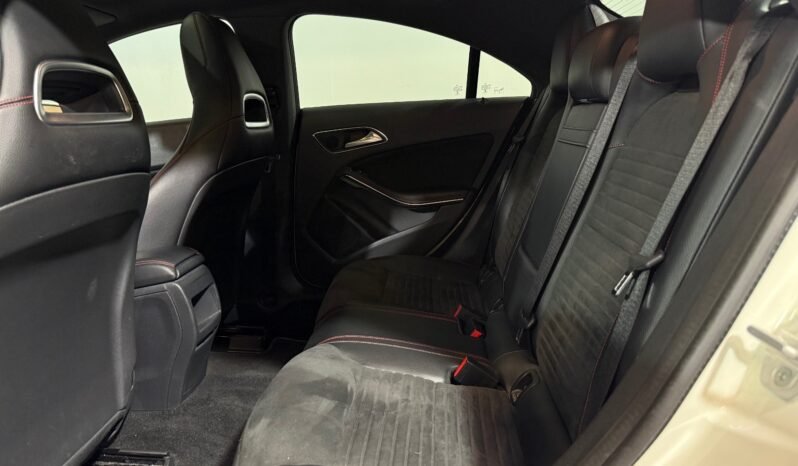 
								Mercedes-Benz CLA 180 AMG full									