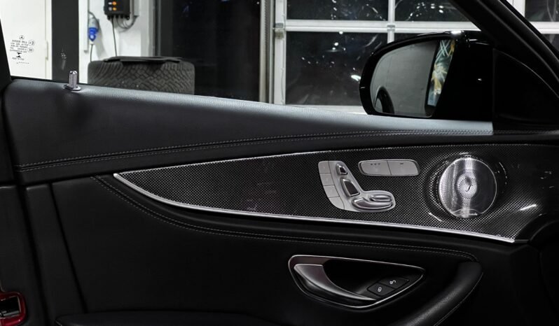 
								Mercedes-Benz E 300 de 4MATIC 2x AMG full									