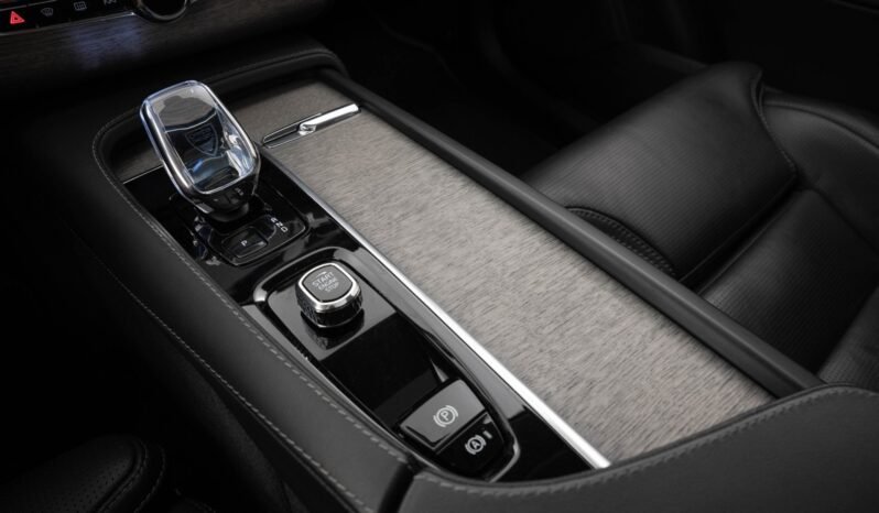 
								Volvo XC90 T8 Ultimate Dark Edition full									