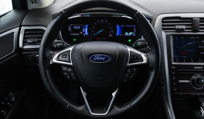 
								Ford Mondeo Hybrid full									