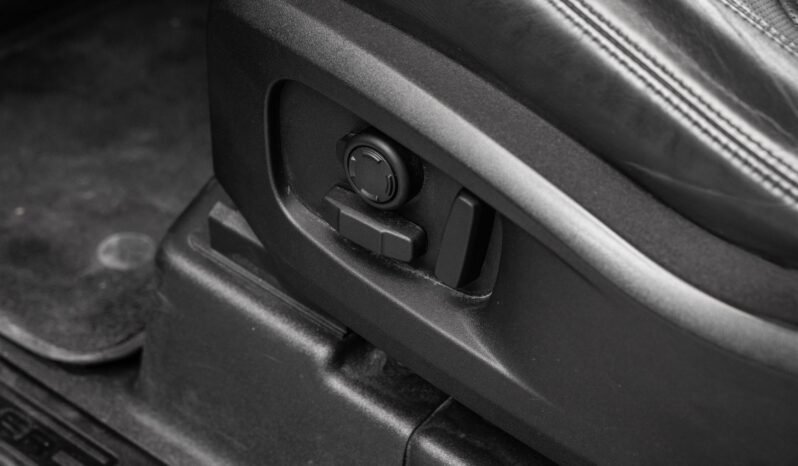 
								Land Rover Defender 110 D240 – Première Édition full									