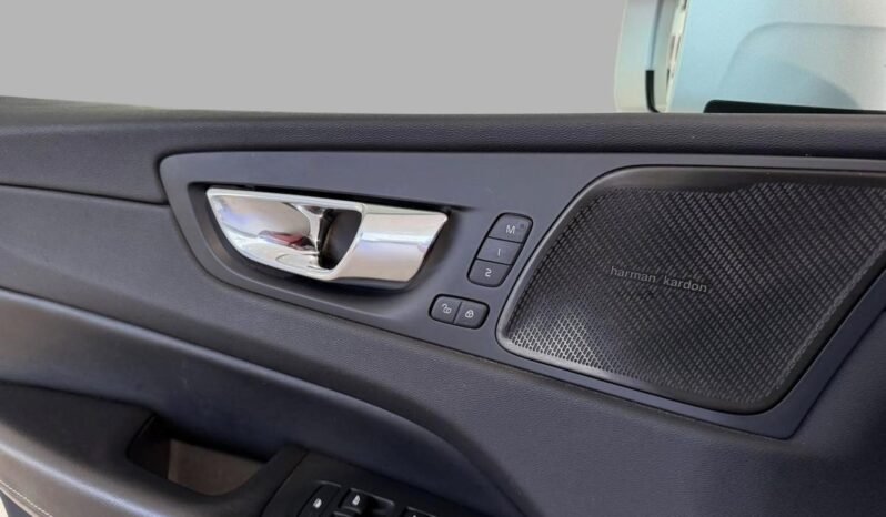 
								Volvo XC60 T8 AWD R-Design full									