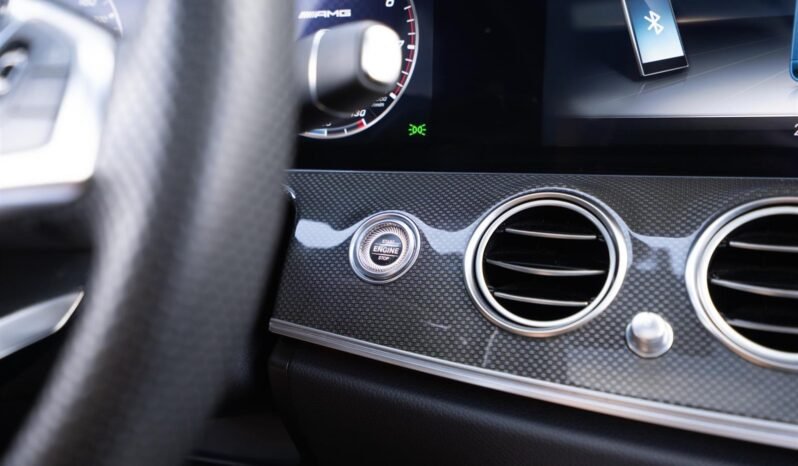 
								Mercedes-Benz E 43 AMG 4MATIC full									