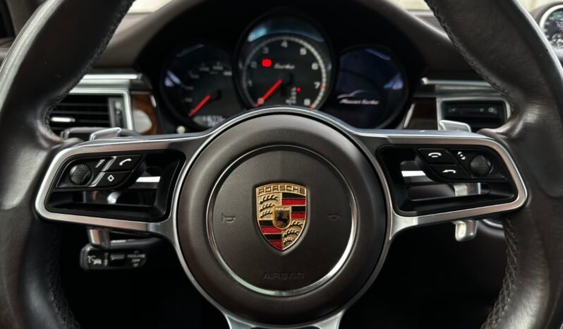 
								Porsche Macan Turbo full									