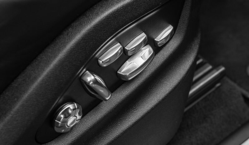 
								Porsche Cayenne Coupé E-Hybrid SportDesign full									