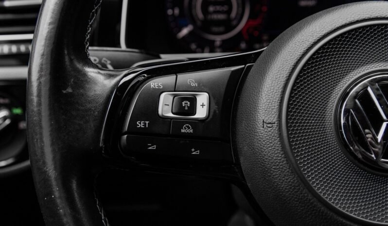 
								Volkswagen Golf VII Facelift R full									