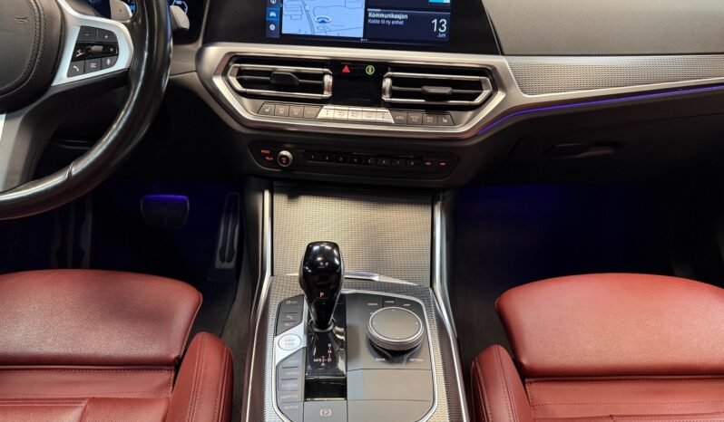 
								BMW 330e xDrive M-Sport full									