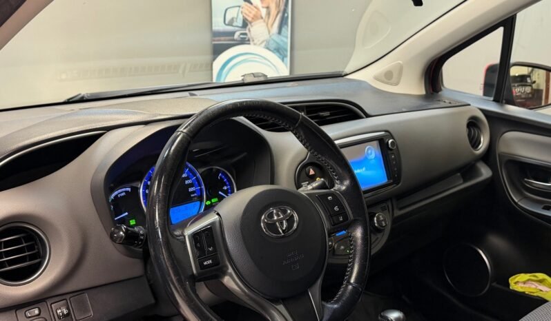 
								Toyota Yaris Hybrid full									