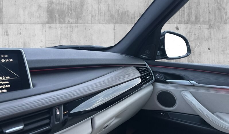 
								BMW X5 xDrive40e M-Sport full									