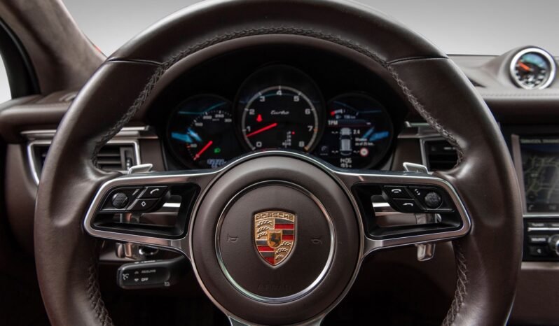 
								Porsche Macan Turbo 3.6 V6 400 ch full									
