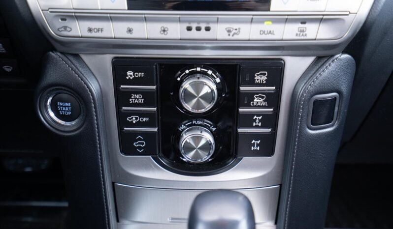 
								Toyota Land Cruiser 2.8 D-4D GX full									