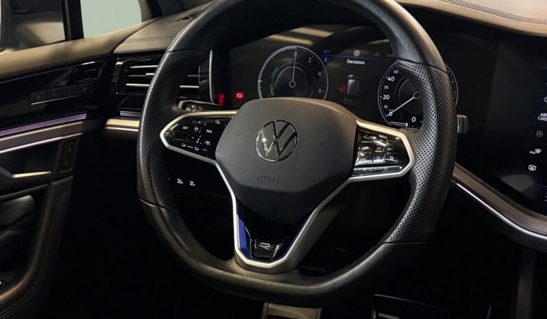 
								Volkswagen Touareg R eHYBRID V6 4MOTION full									