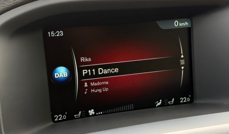 
								Volvo V60 D5 Twin Engine AWD Momentum full									