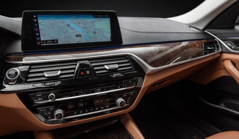
								BMW 530d xDrive Luxury Line full									