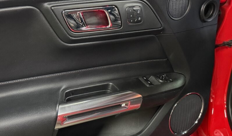 
								Ford Mustang GT Coupé 5.0 V8 full									