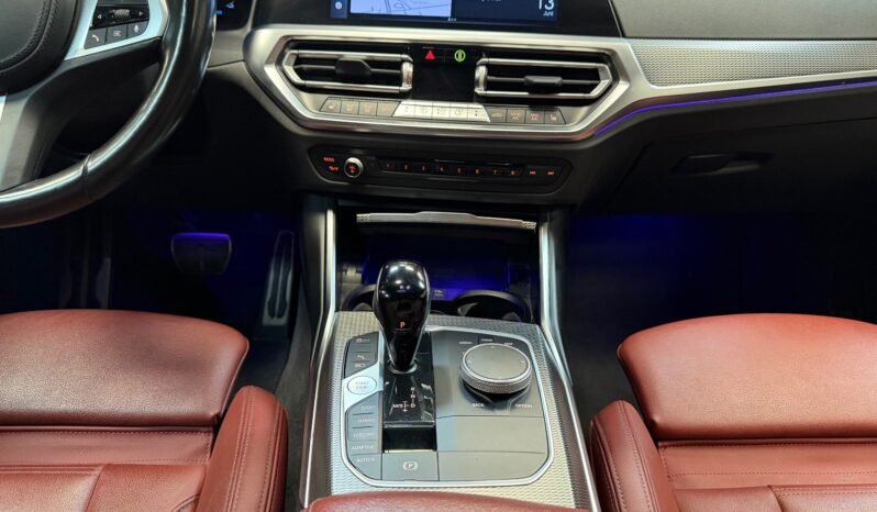 
								BMW 330e xDrive M-Sport full									